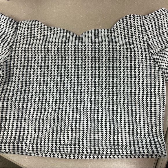 MinkPink black and white short sleeve - Picture 3 of 3